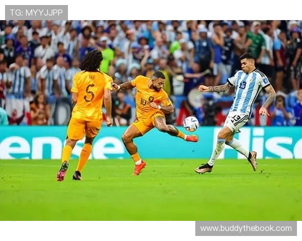 世界杯球迷的疯狂行为对比赛氛围的影响：激情与失控的边界在哪里